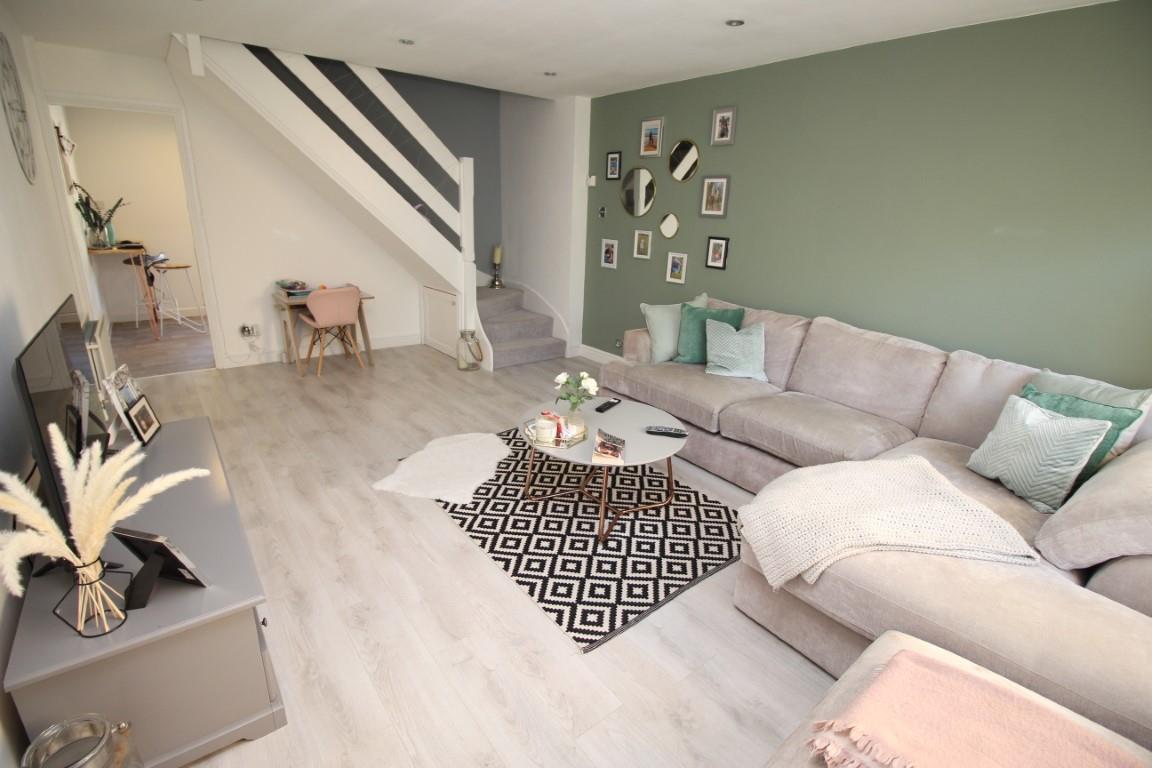 2 bed property in Warbreck Drive, Reading